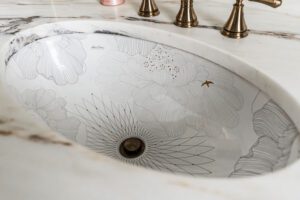 NKBA 2025 award-winning powder bath with abstract floral line drawing in the sink basin.